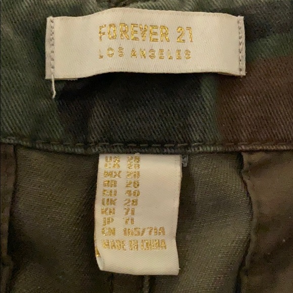 F21 camo utility shorts - size 28 - Picture 4 of 4